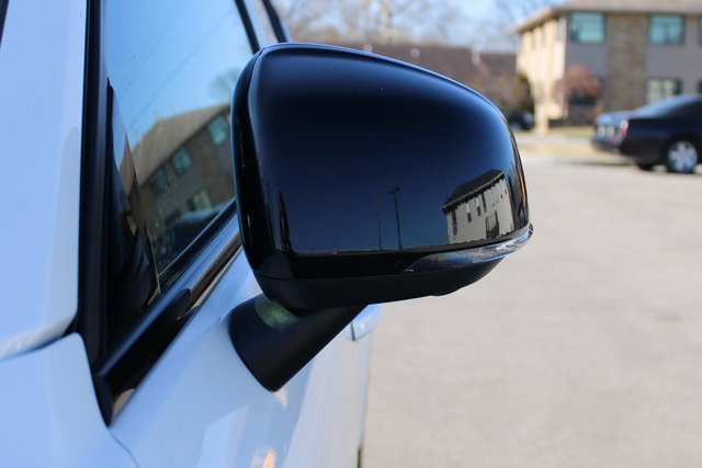 Used 2025 Volvo XC40 B5 Plus image 7