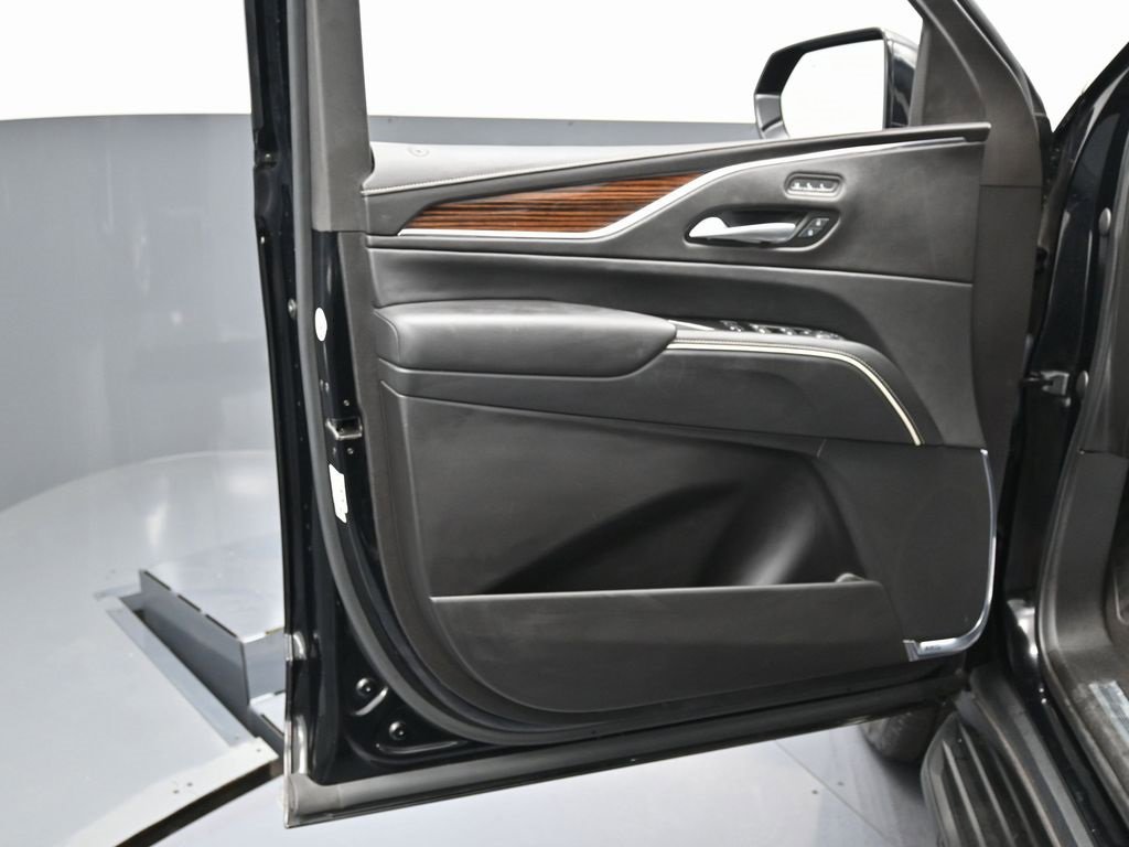 Used 2023 Cadillac Escalade ESV Premium Luxury image 46
