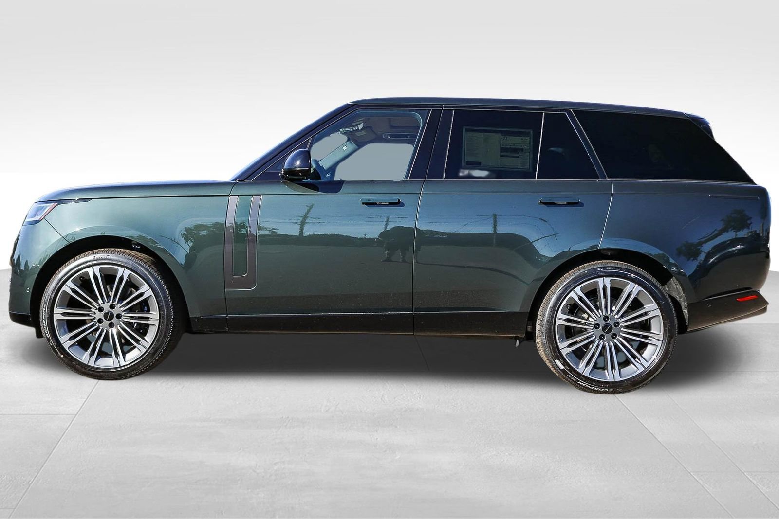New 2026 Land Rover Range Rover SE image 8
