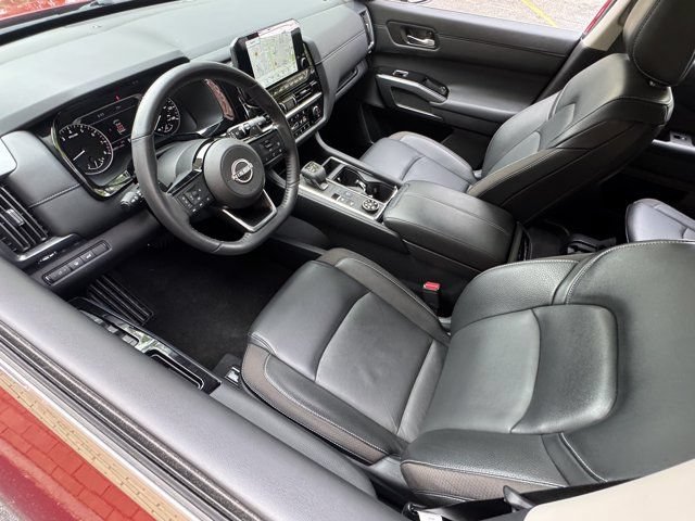 Used 2024 Nissan Pathfinder SL AWD/4WD image 34