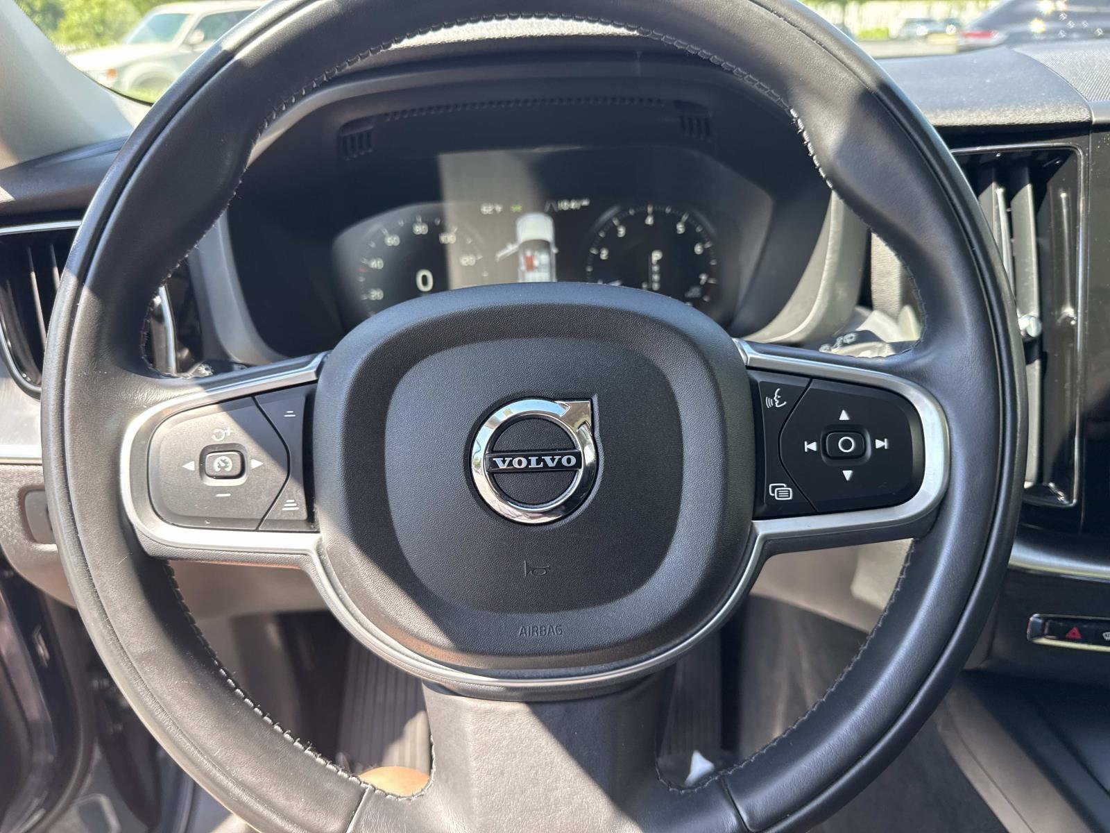 Used 2018 Volvo XC60 T6 Momentum w/ Convenience Package AWD/4WD image 33