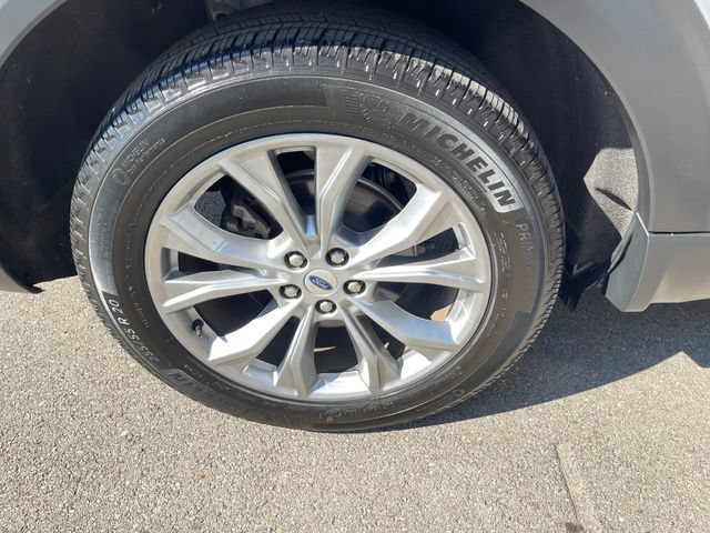 Used 2024 Ford Explorer XLT w/ Equipment Group 202A AWD/4WD image 42