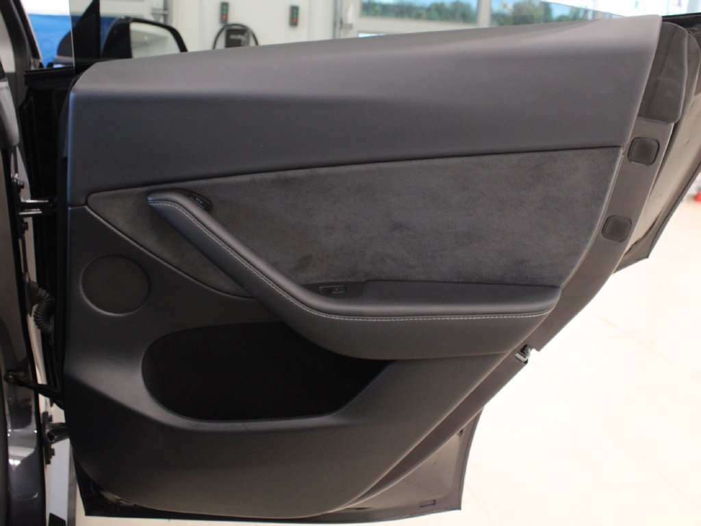Used 2024 Tesla Model Y Long Range AWD/4WD image 30