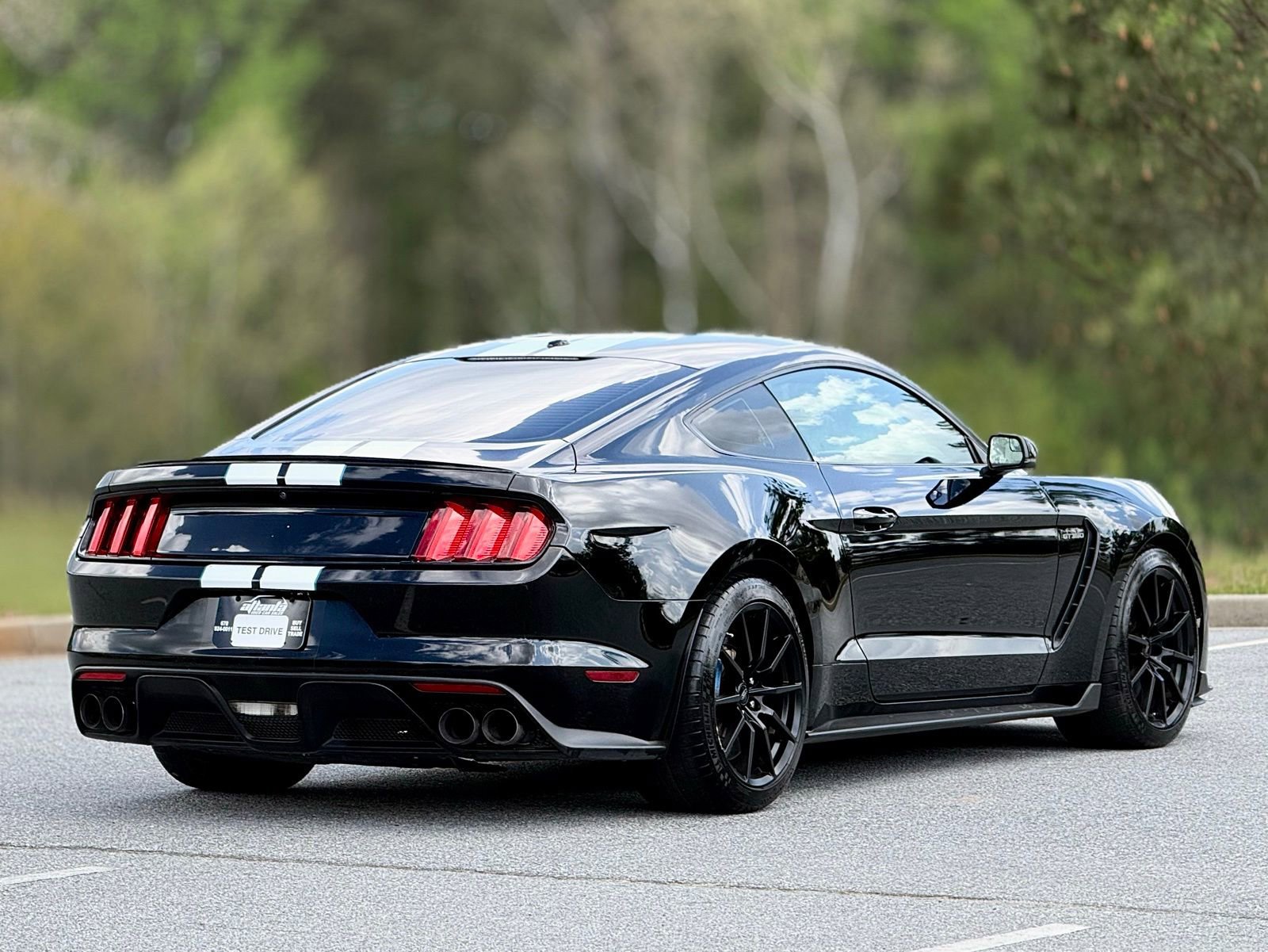 Used 2016 Ford Mustang Shelby GT350 w/ Technology Package image 10