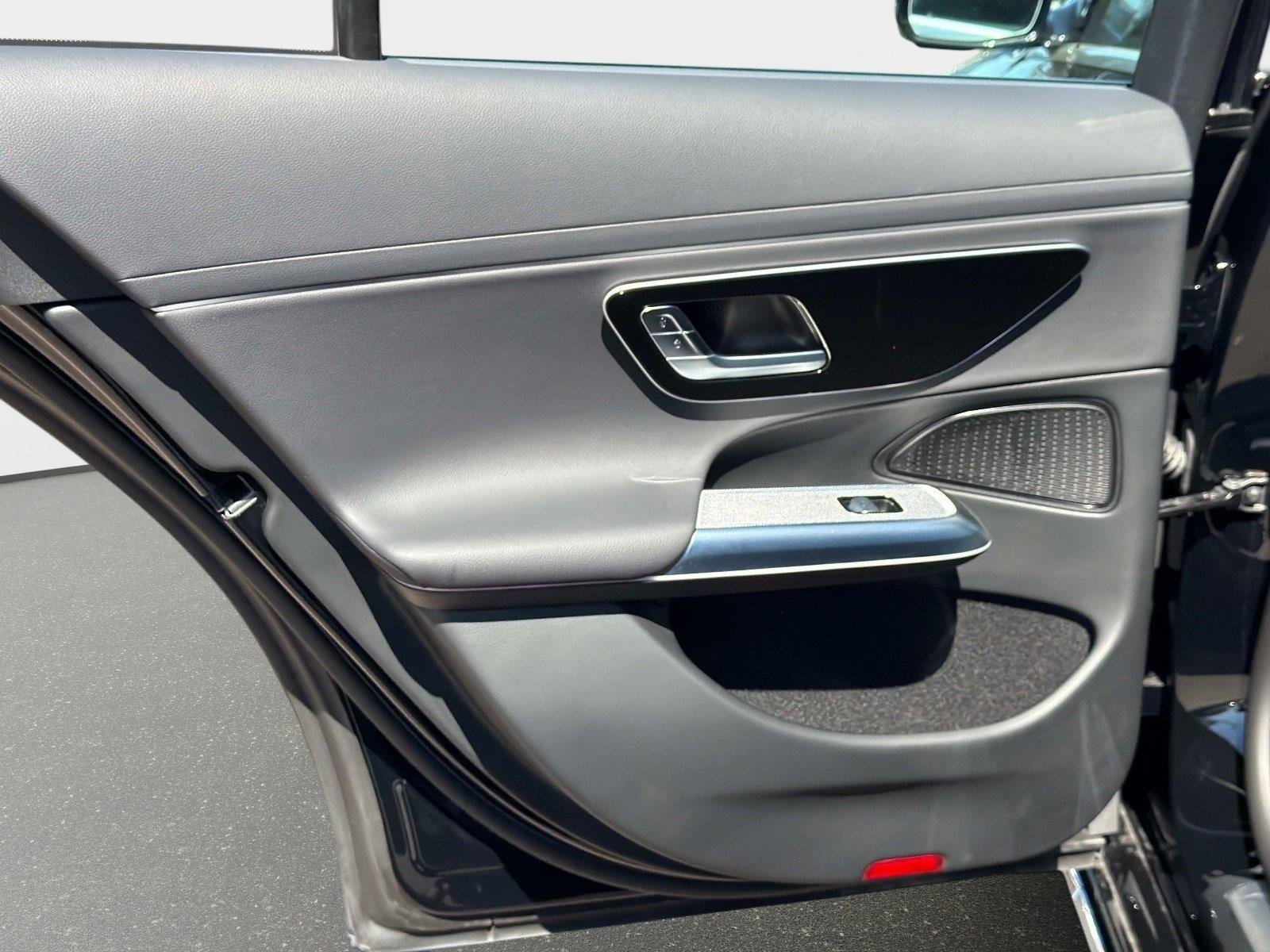 Used 2025 Mercedes-Benz E 350 Sedan image 29