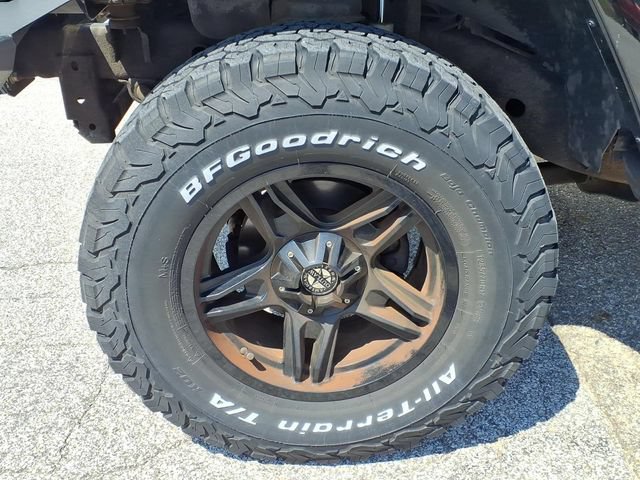 Used 2011 Jeep Wrangler Sahara AWD/4WD image 11