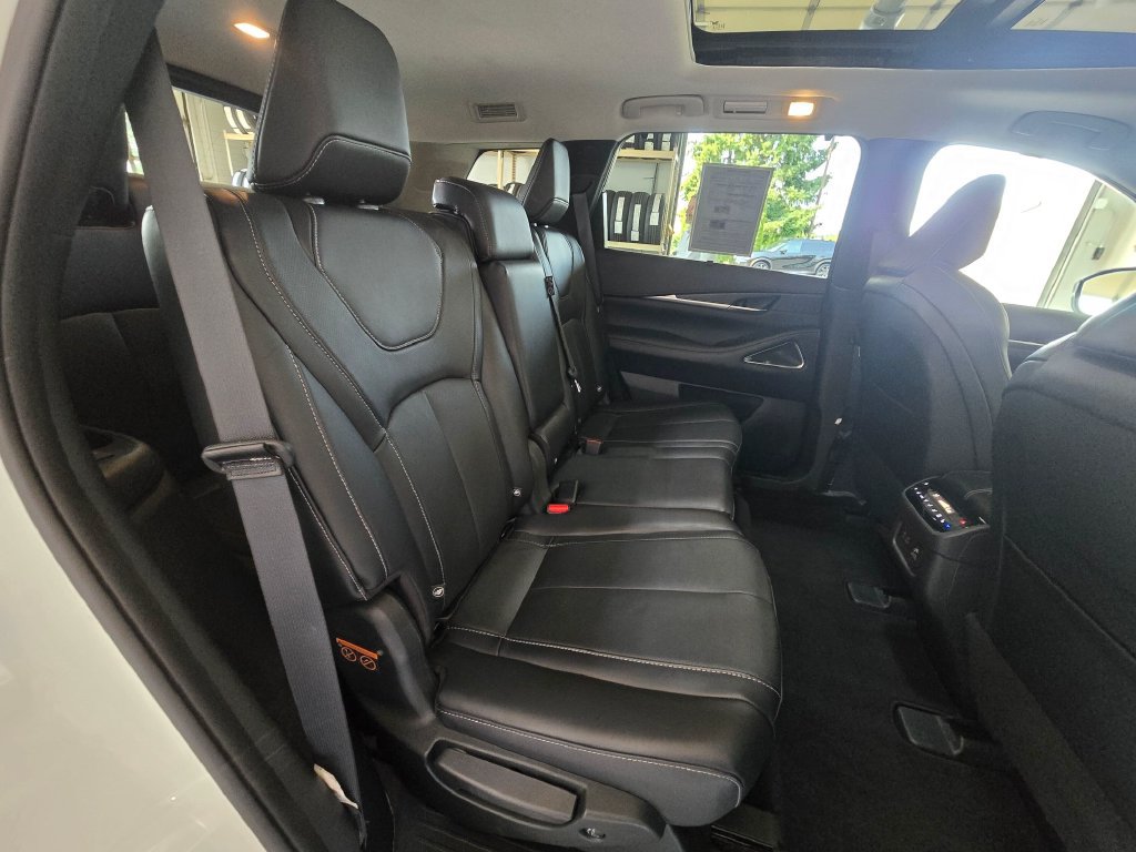 Certified 2024 INFINITI QX60 Sensory w/ Cargo Package AWD/4WD image 26