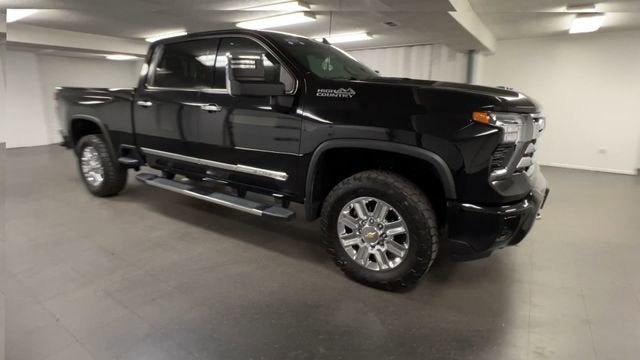 Certified 2024 Chevrolet Silverado 2500 High Country AWD/4WD image 2