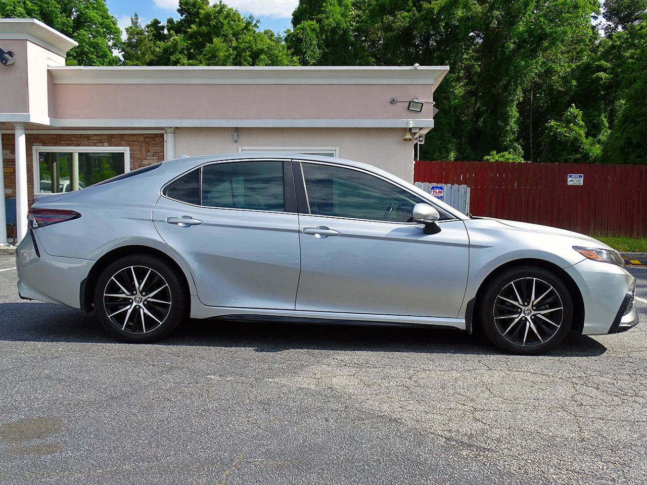 Used 2023 Toyota Camry SE FWD image 8