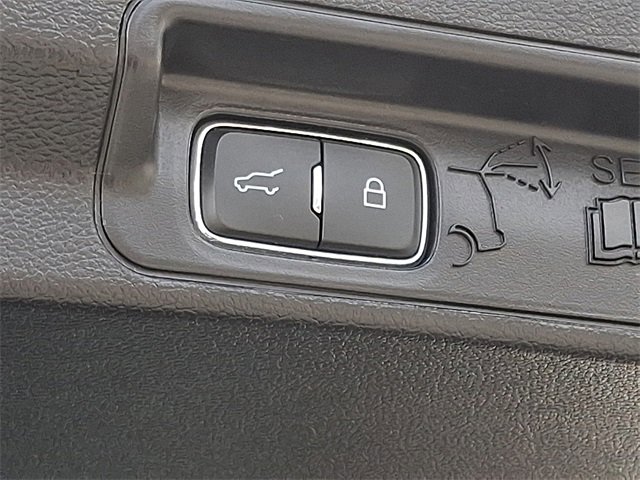 Used 2022 Ford Explorer XLT w/ Equipment Group 202A image 29