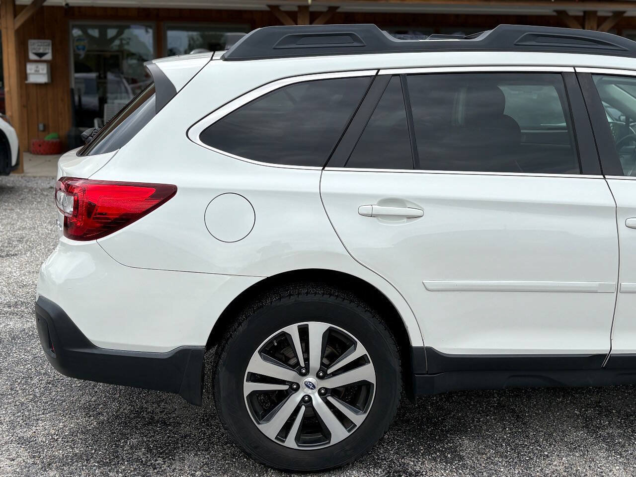 Used 2019 Subaru Outback 2.5i Limited AWD/4WD image 14