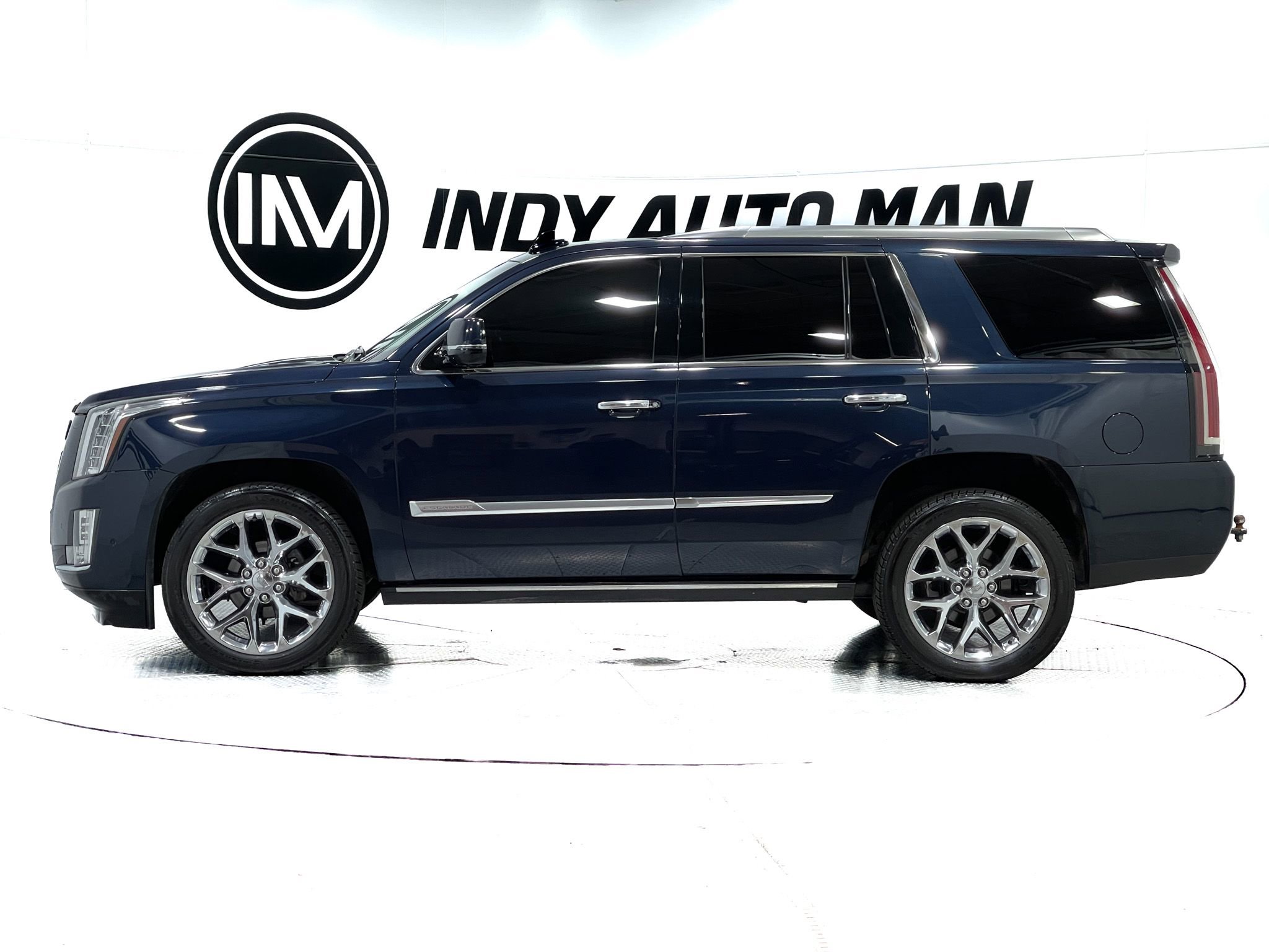 Used 2018 Cadillac Escalade Platinum AWD/4WD image 7