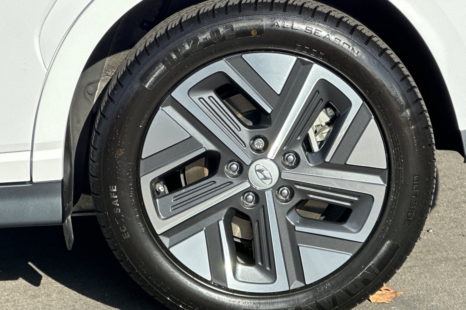 Used 2023 Hyundai Kona Limited w/ Cargo Package image 40