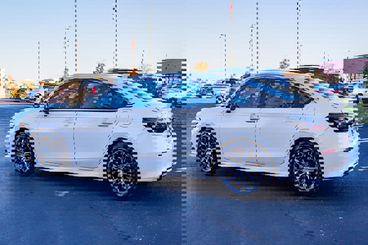 Used 2023 Honda Civic Touring image 6