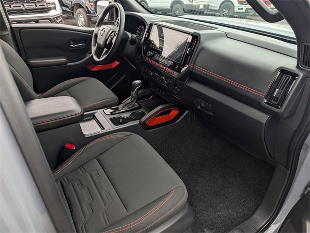 Used 2025 Nissan Frontier PRO-4X image 25