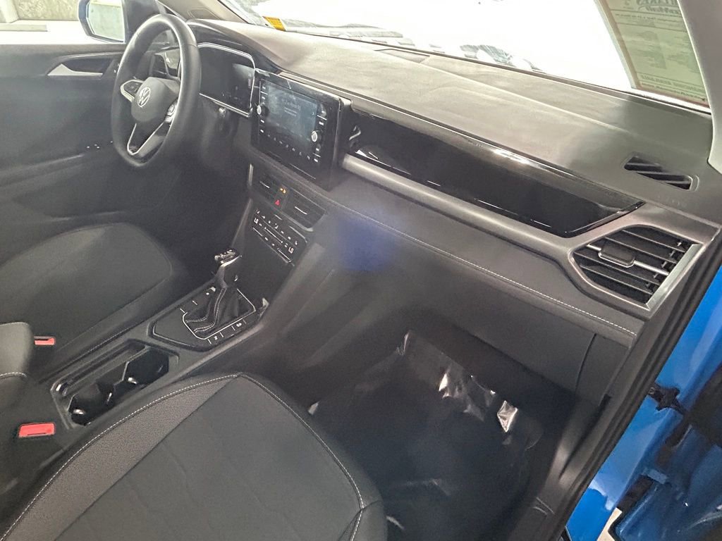 Used 2025 Volkswagen Taos SE image 34
