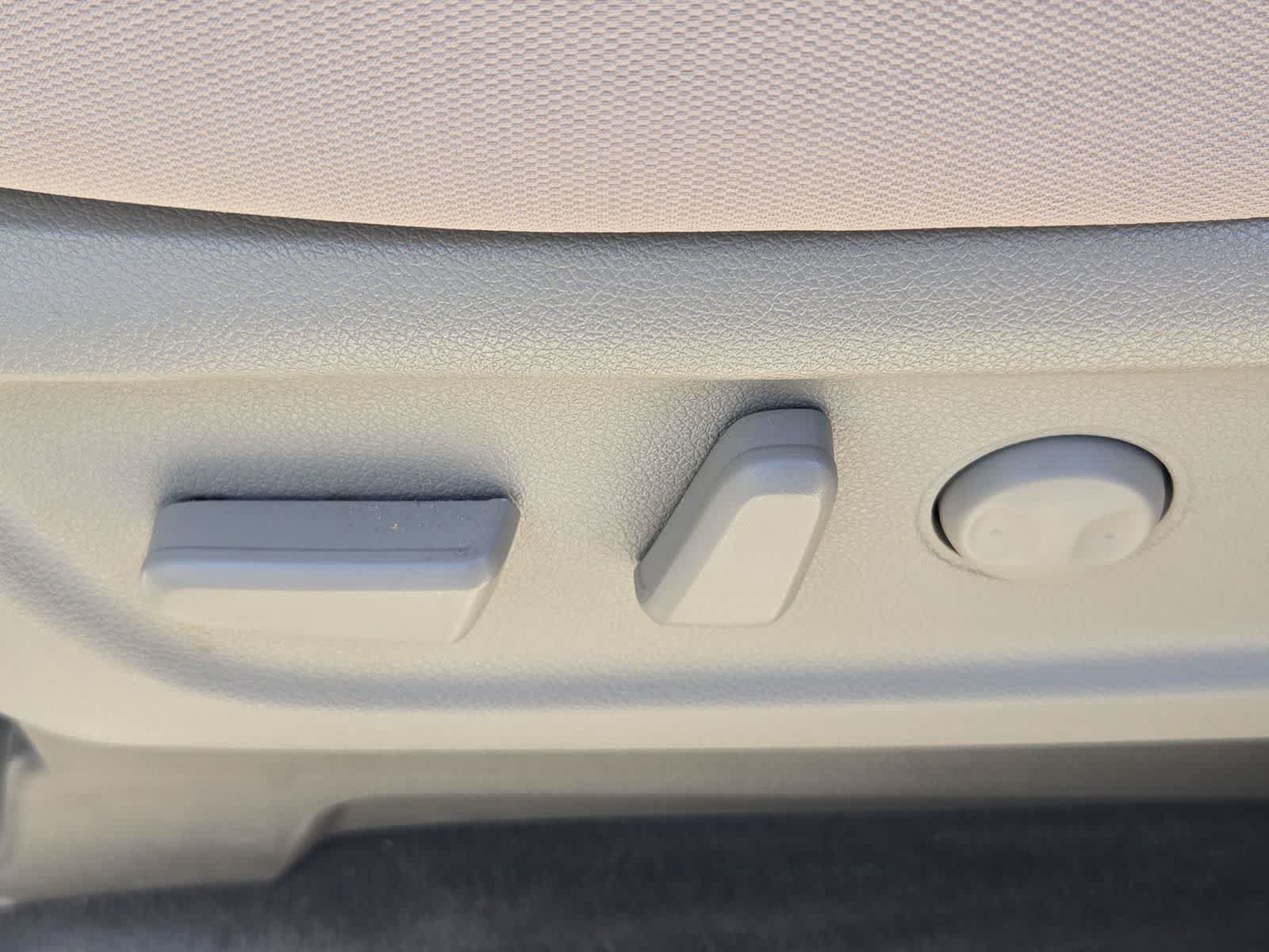 Used 2015 Kia Sedona LX w/ LX Convenience Package FWD image 18