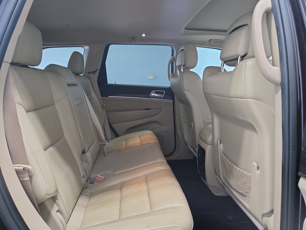 Used 2019 Jeep Grand Cherokee Limited AWD/4WD image 16