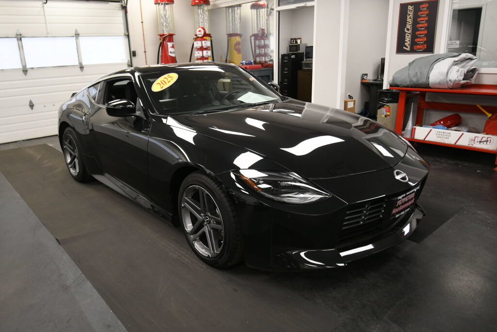 Used 2025 Nissan Z Sport w/ Floor Mat Package RWD image 2