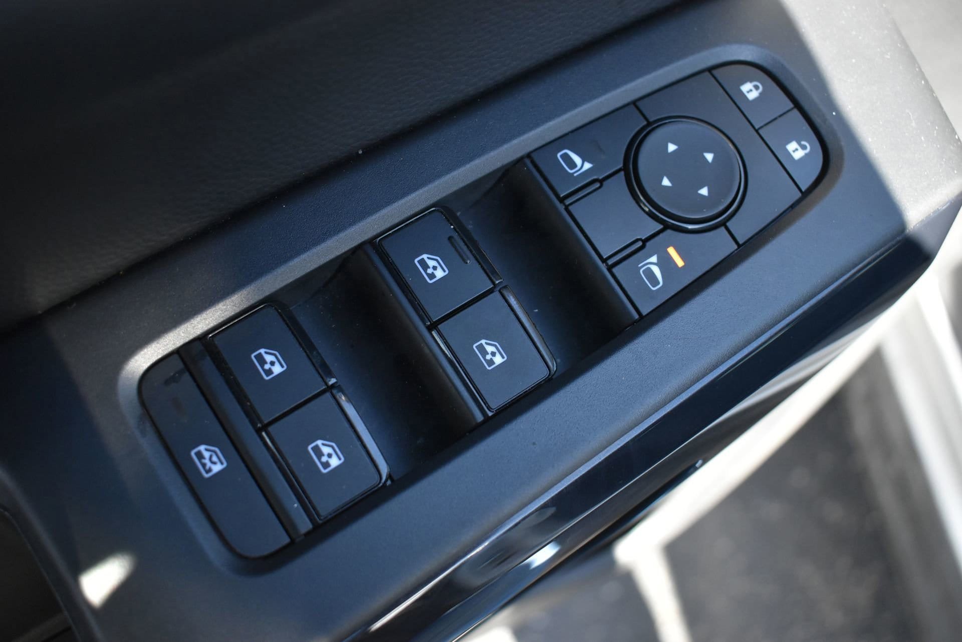 Used 2025 Nissan Pathfinder SV AWD/4WD image 13