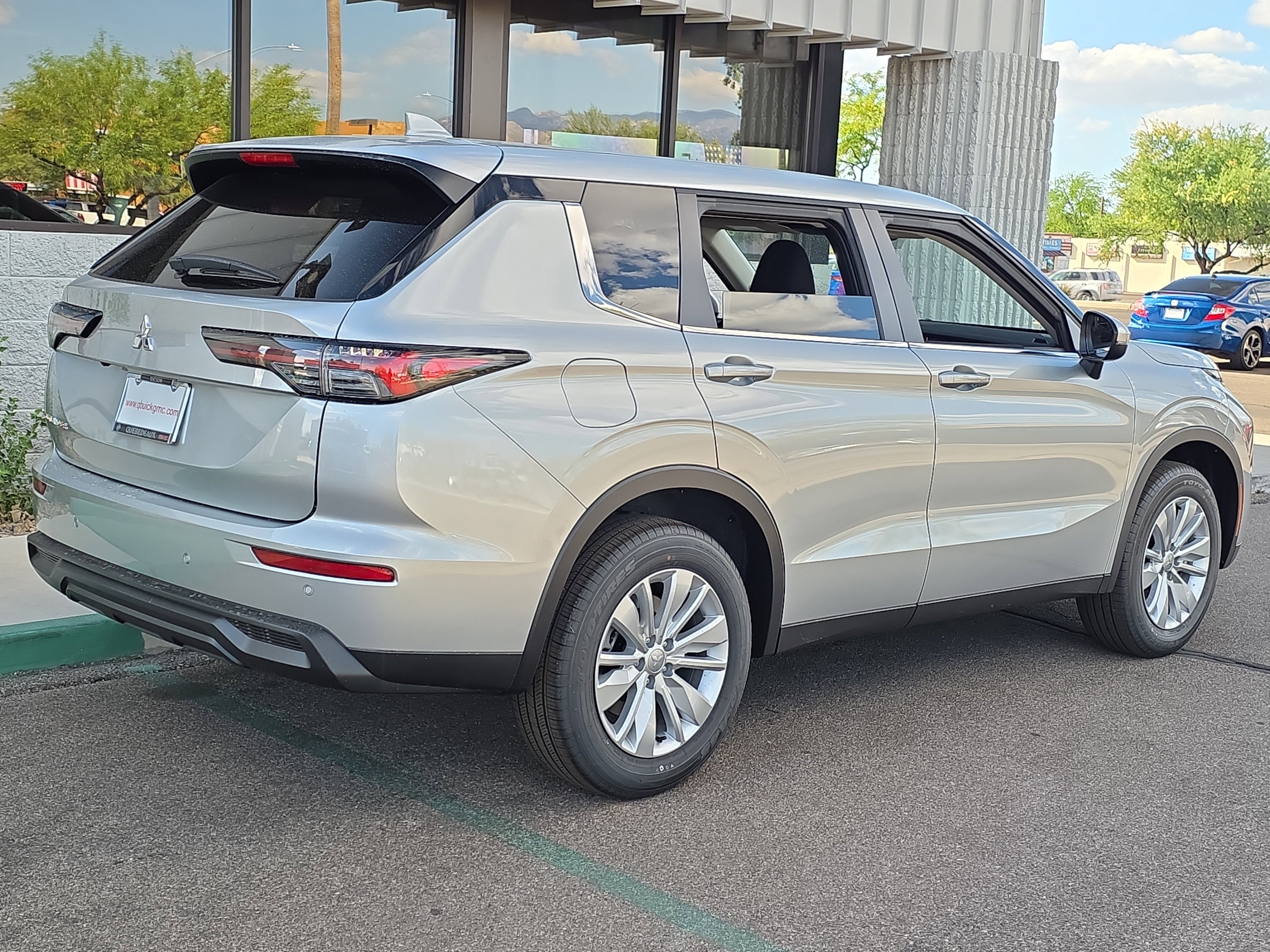 New 2026 Mitsubishi Outlander ES FWD image 7