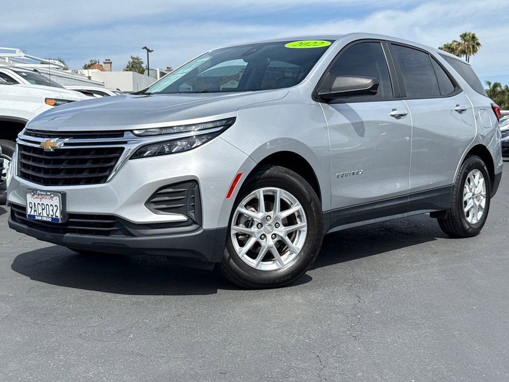 Used 2022 Chevrolet Equinox LS image 2