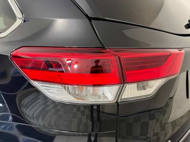 Used 2018 Toyota Highlander Plus FWD image 8
