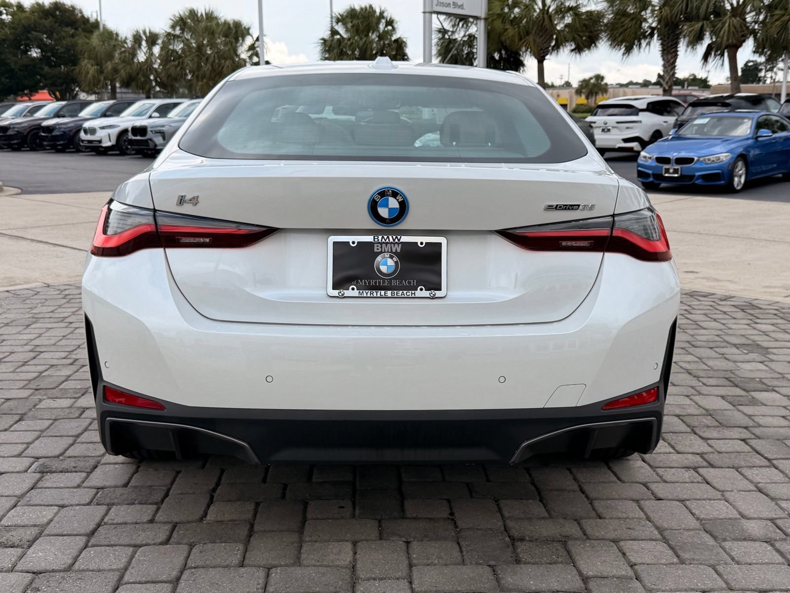 Used 2023 BMW i4 eDrive35 RWD image 10