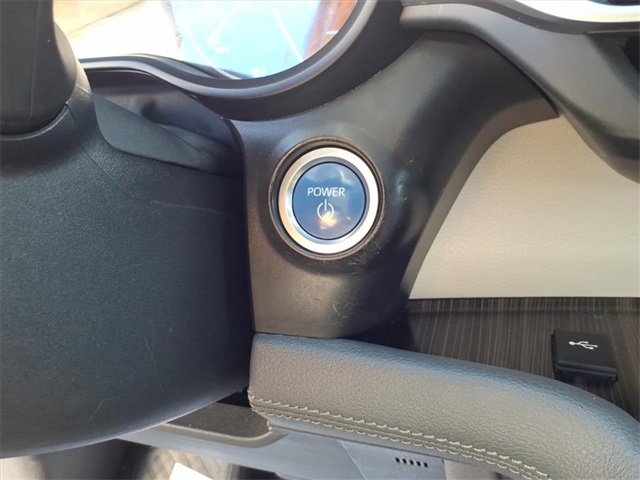 Used 2022 Toyota Sienna Limited image 13