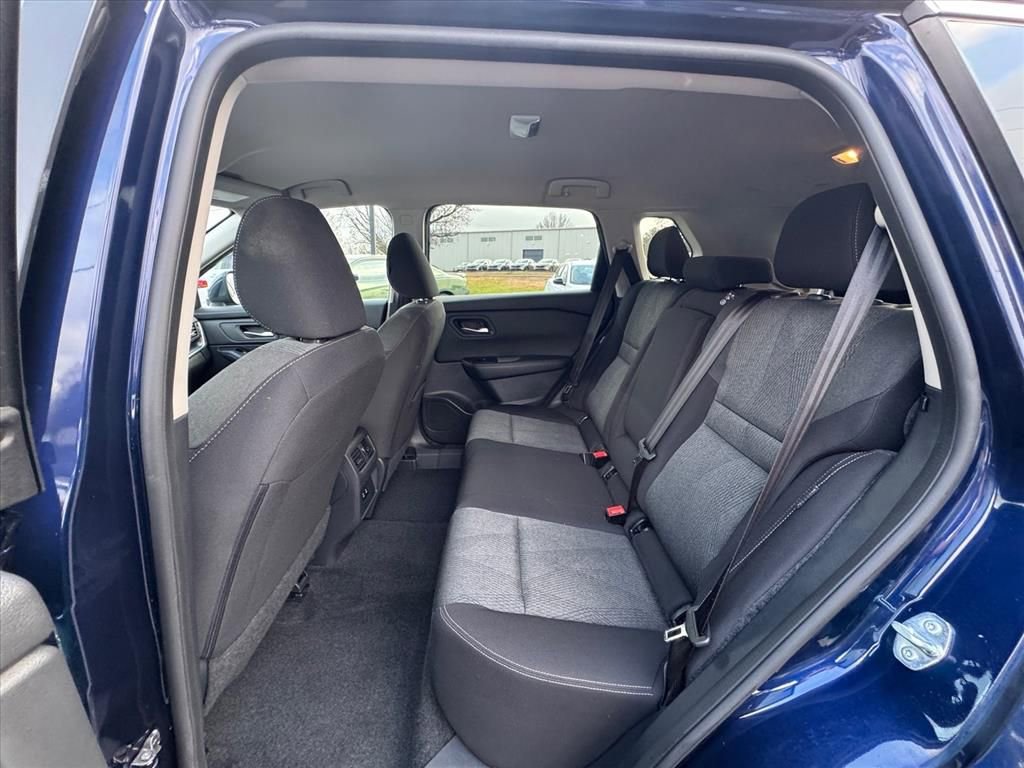 Certified 2025 Nissan Rogue SV image 12