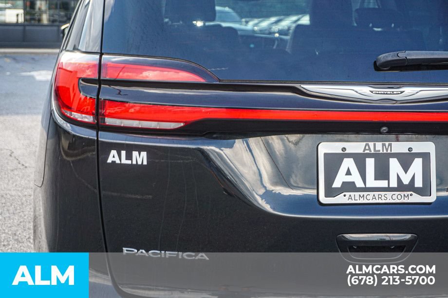Used 2023 Chrysler Pacifica Touring-L FWD image 12