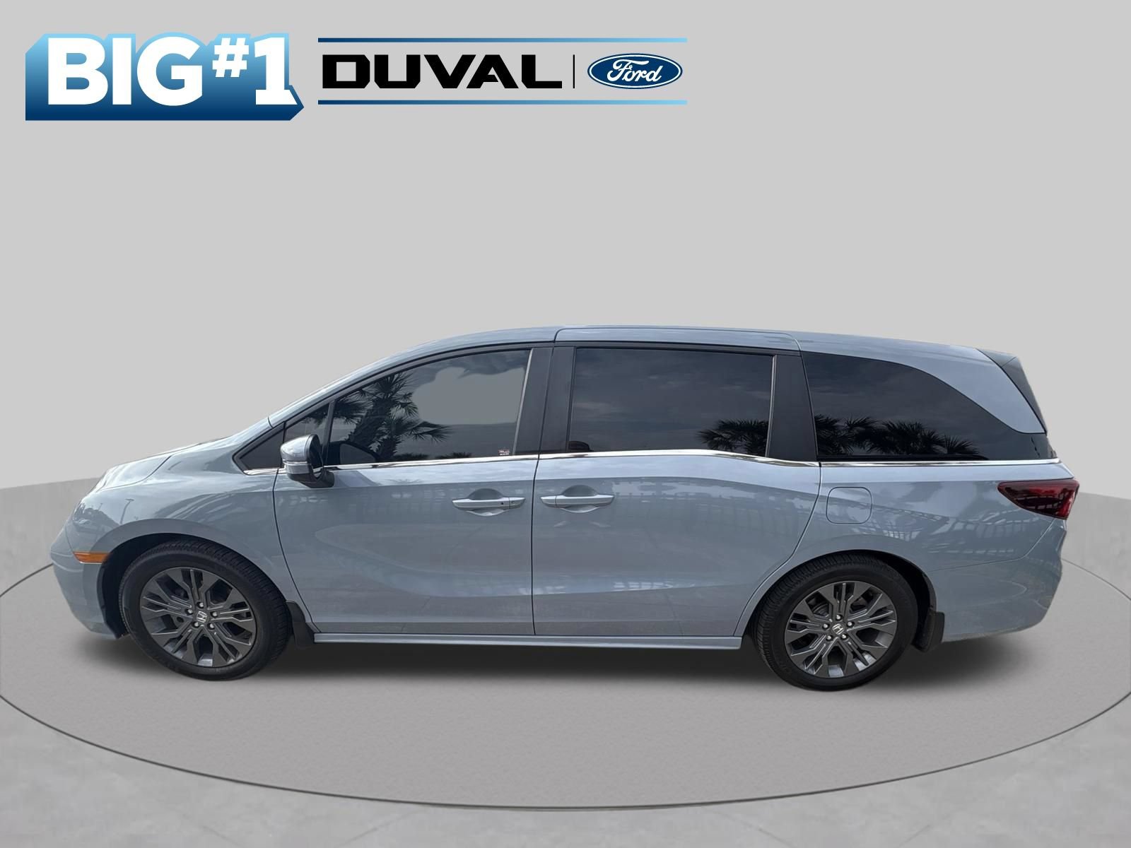 Used 2025 Honda Odyssey Touring image 3