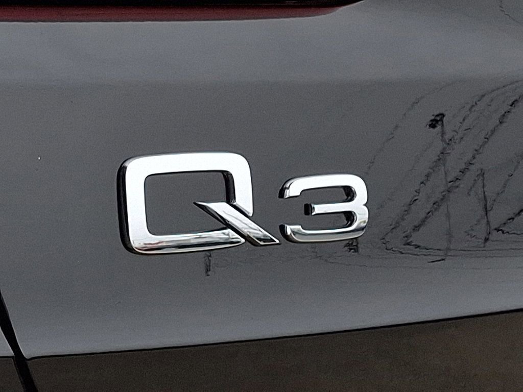 Certified 2025 Audi Q3 2.0T Premium Plus w/ Premium Plus Package image 32