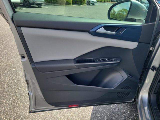 Certified 2023 Volkswagen Taos SE FWD image 16