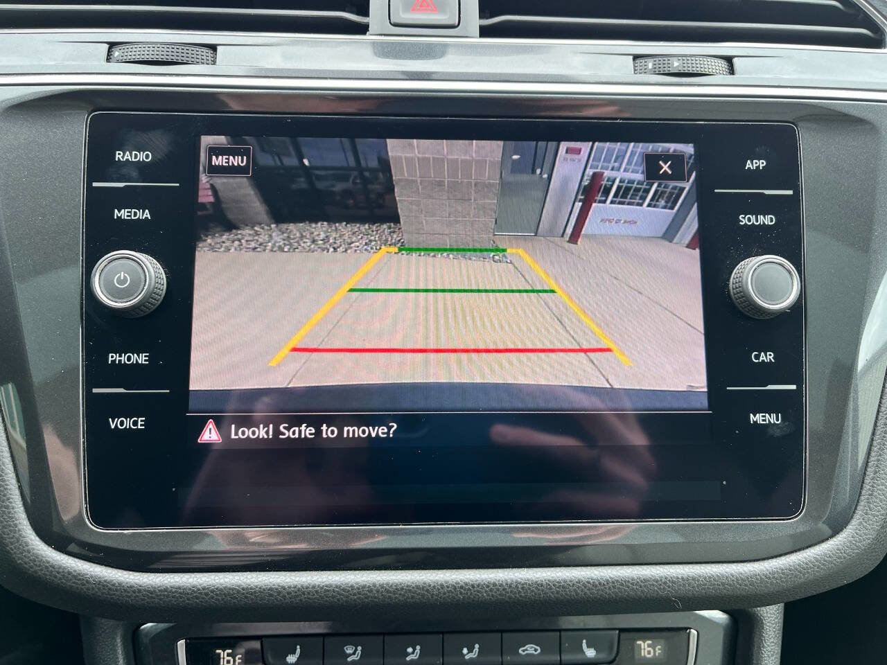 Used 2019 Volkswagen Tiguan SE w/ Panoramic Sunroof Package image 16