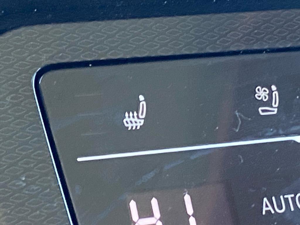 Used 2025 Volkswagen Taos SEL image 15