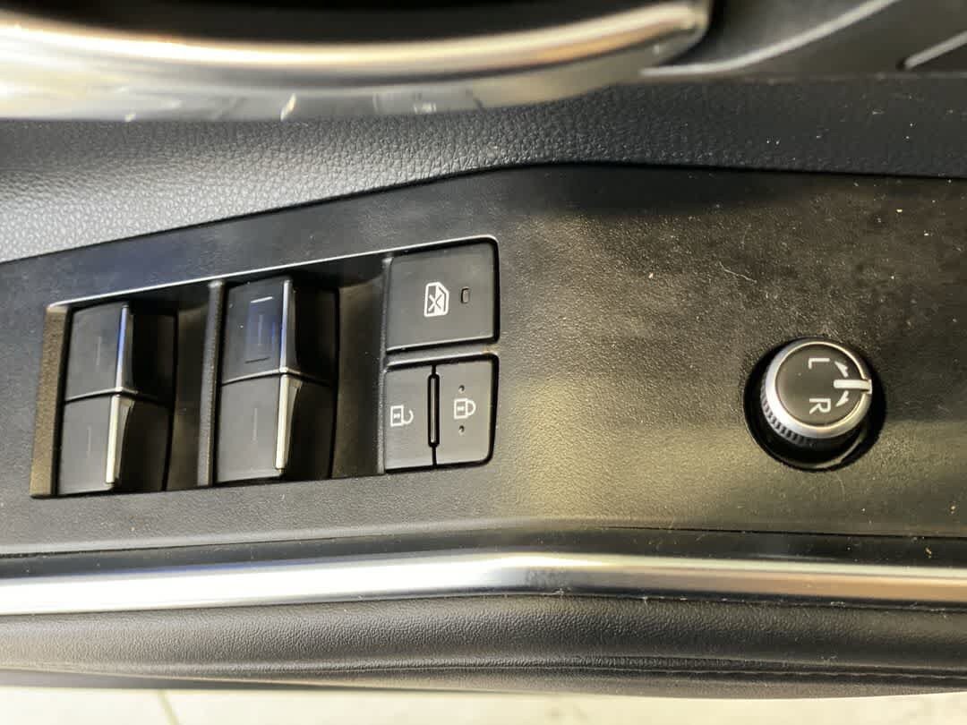 Used 2022 Toyota Highlander Limited AWD/4WD image 16