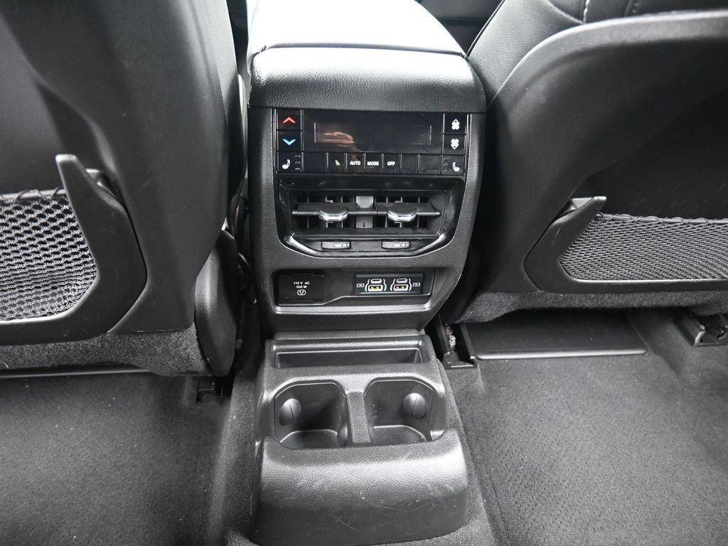 Used 2024 Jeep Grand Cherokee L Limited image 31