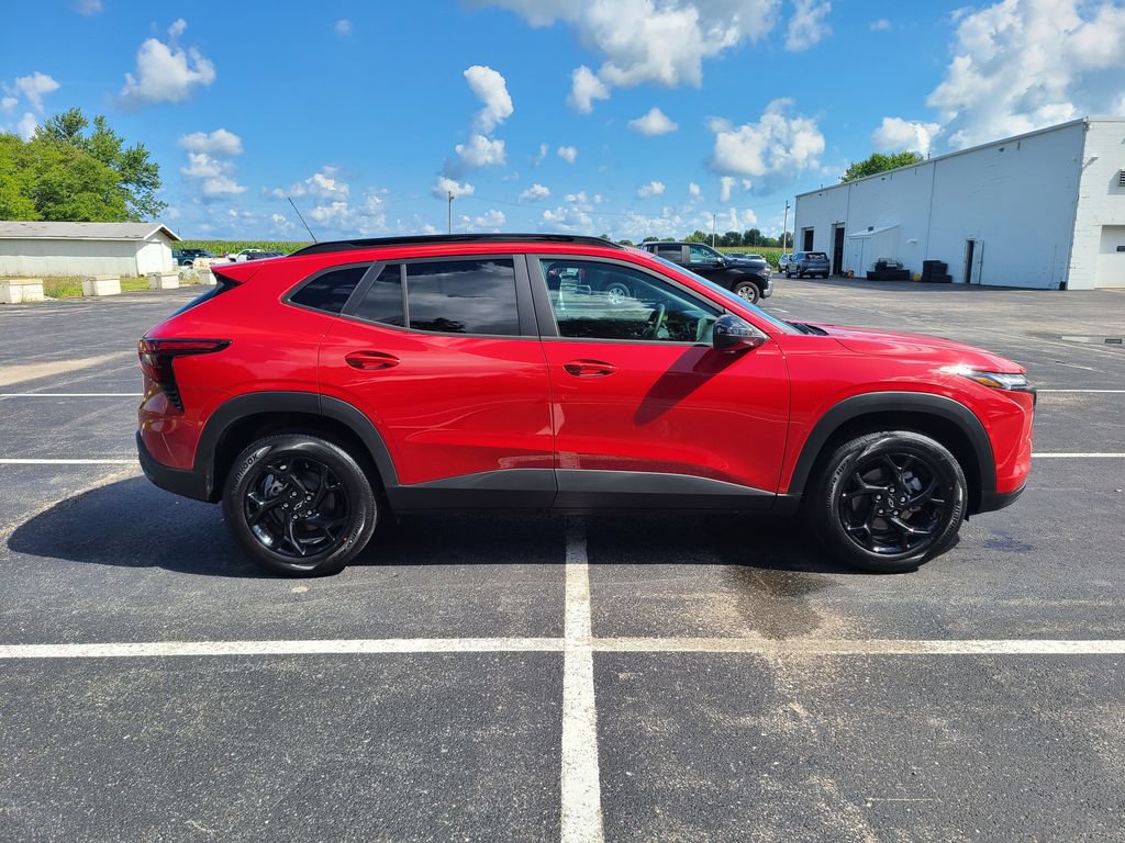 New 2026 Chevrolet Trax LT w/ Midnight Edition FWD image 8