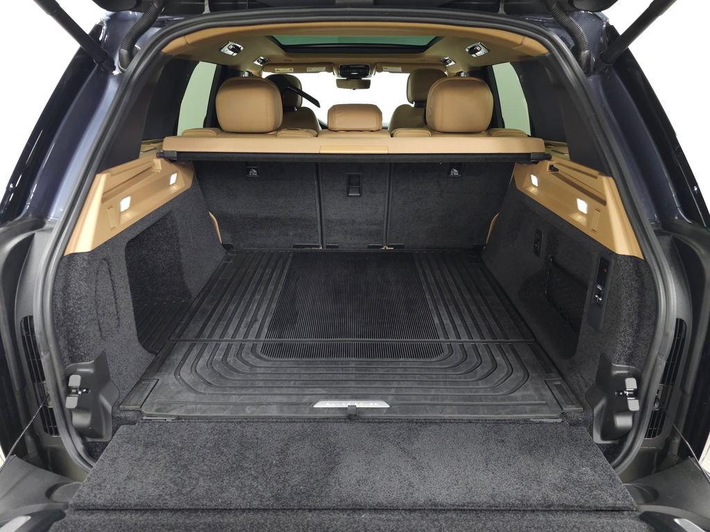 Certified 2025 Land Rover Range Rover SE AWD/4WD image 6