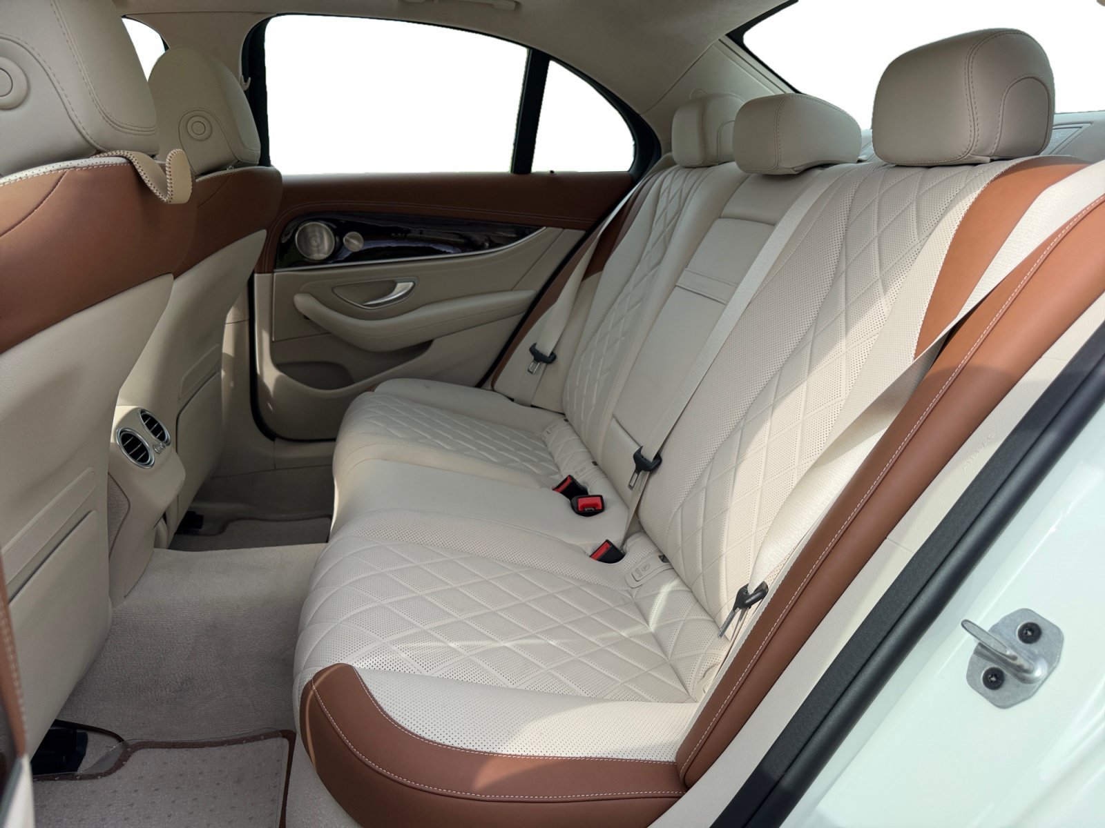Used 2022 Mercedes-Benz E 450 4MATIC Sedan image 16