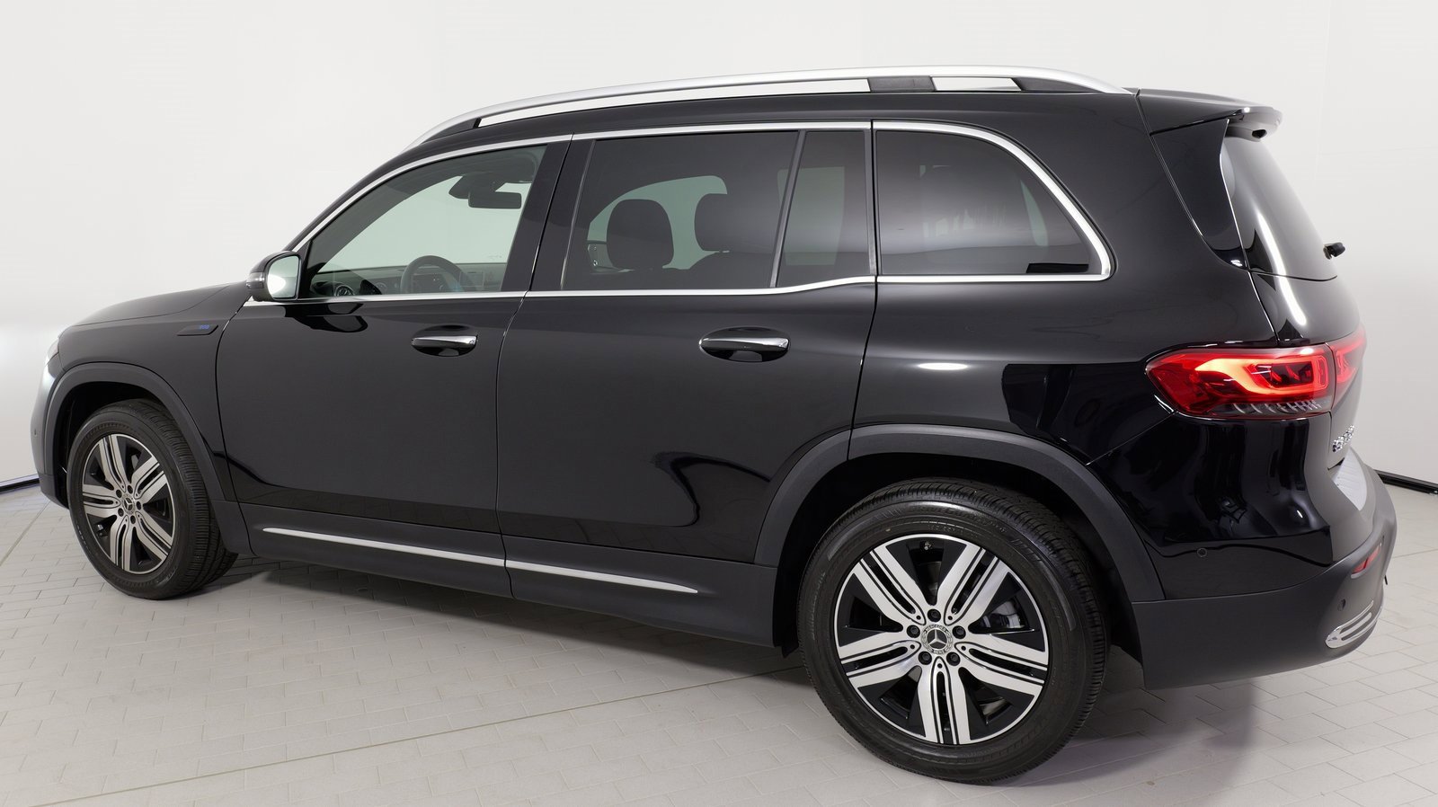 Used 2022 Mercedes-Benz EQB 300 4MATIC image 15