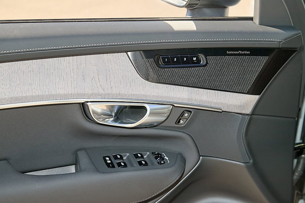 New 2026 Volvo XC90 B6 Ultra w/ Protection Package image 11