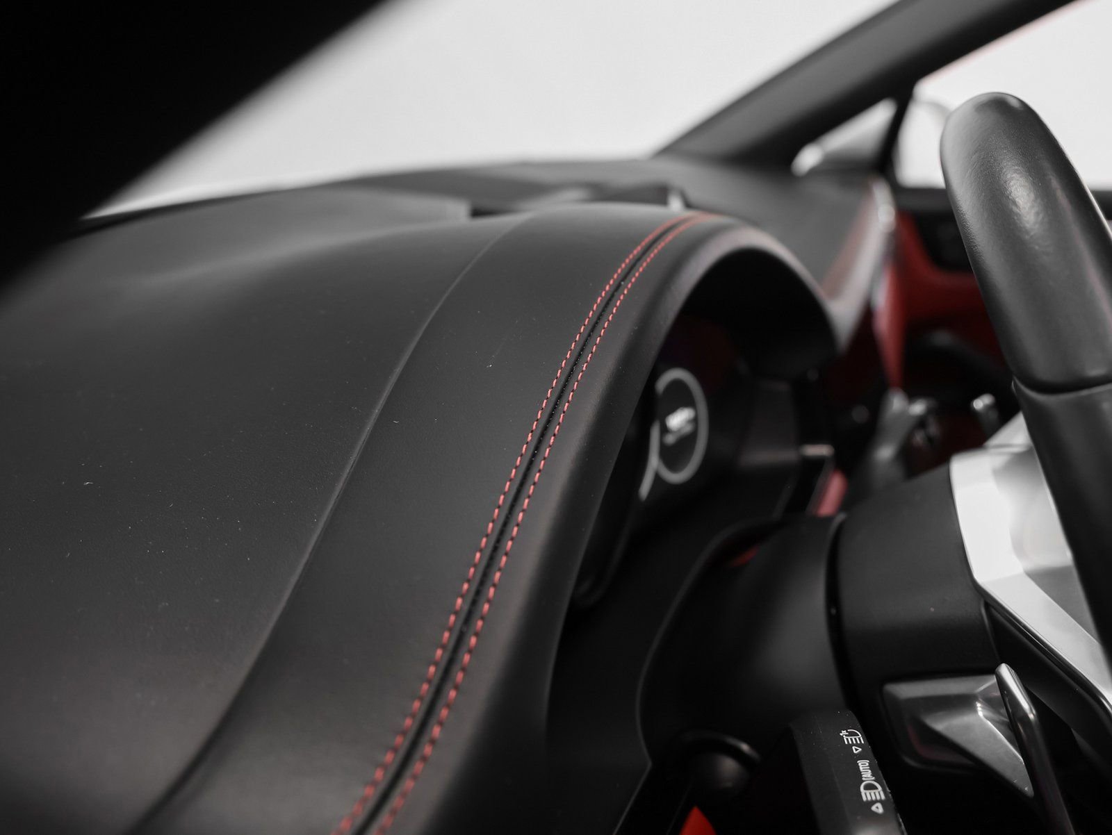 Used 2022 Porsche Cayenne Platinum Edition image 30