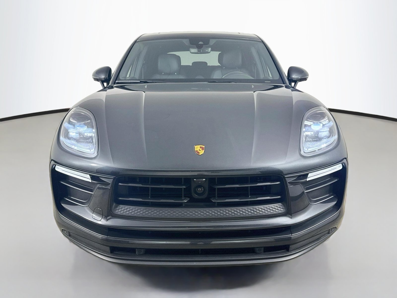 Certified 2022 Porsche Macan AWD/4WD image 2