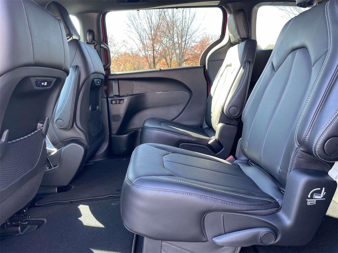 New 2026 Chrysler Pacifica Select image 28