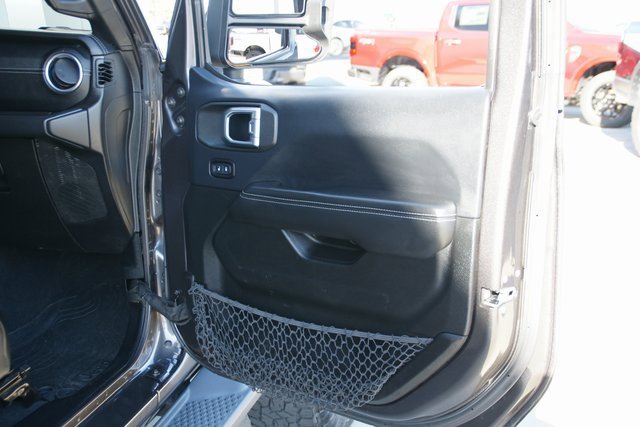 Used 2018 Jeep Wrangler Unlimited Sahara image 32