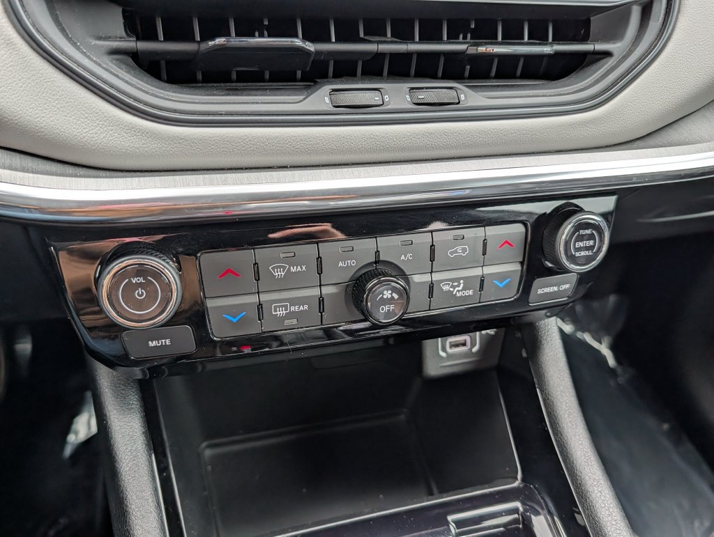Used 2023 Jeep Compass Limited AWD/4WD image 21