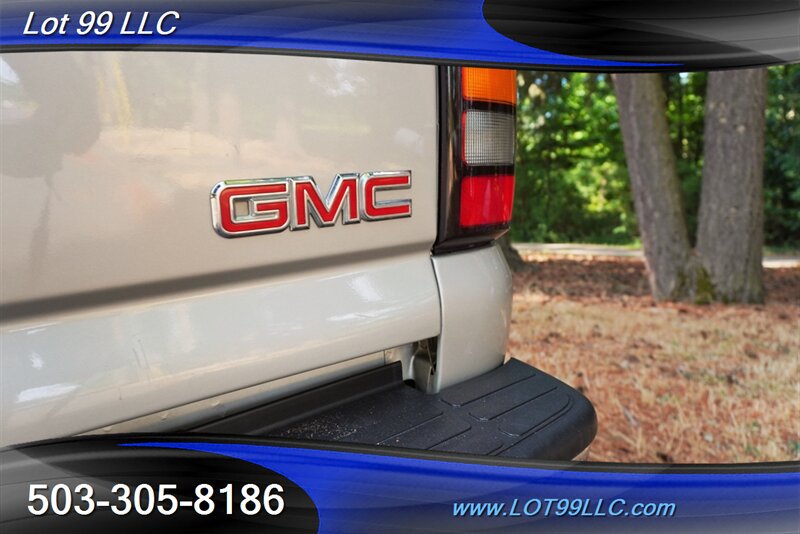 Used 2004 GMC Sierra 2500 SLT w/ Heavy-Duty Power Package AWD/4WD image 30