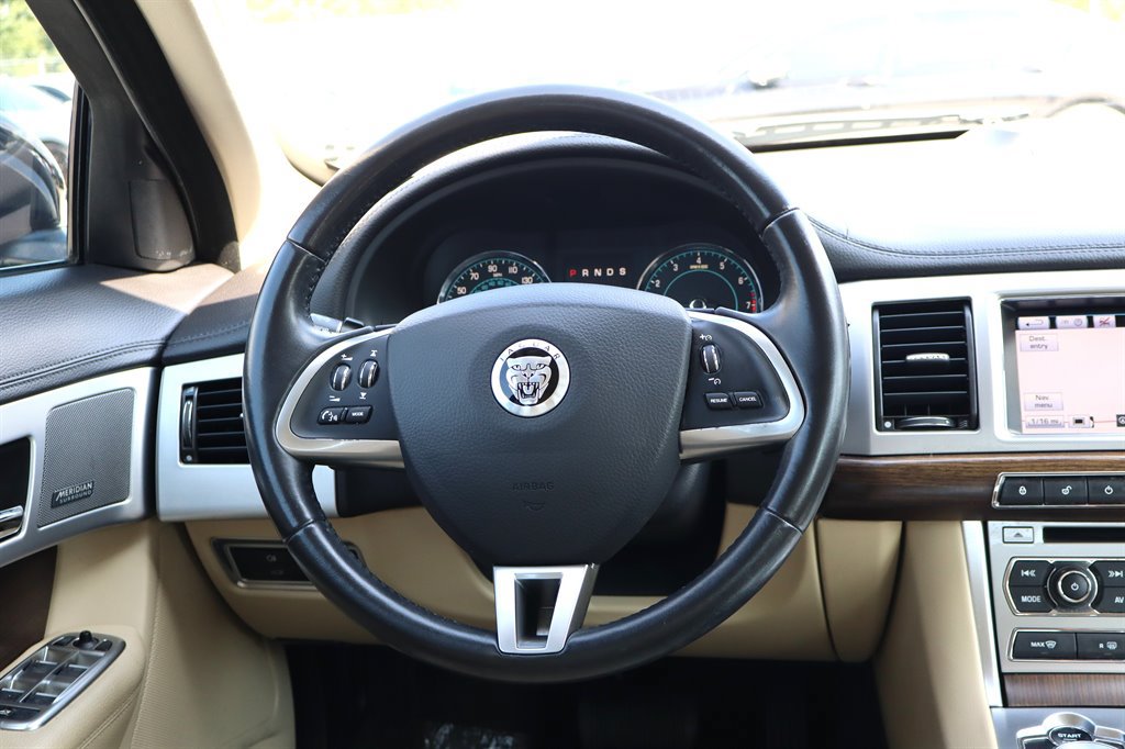Used 2013 Jaguar XF RWD image 15